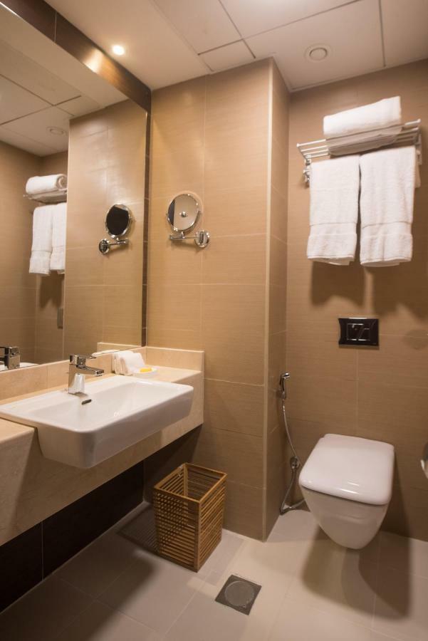 Fantastay - Luxury Studio Sparkle Tower Dubai Marina ภายนอก รูปภาพ